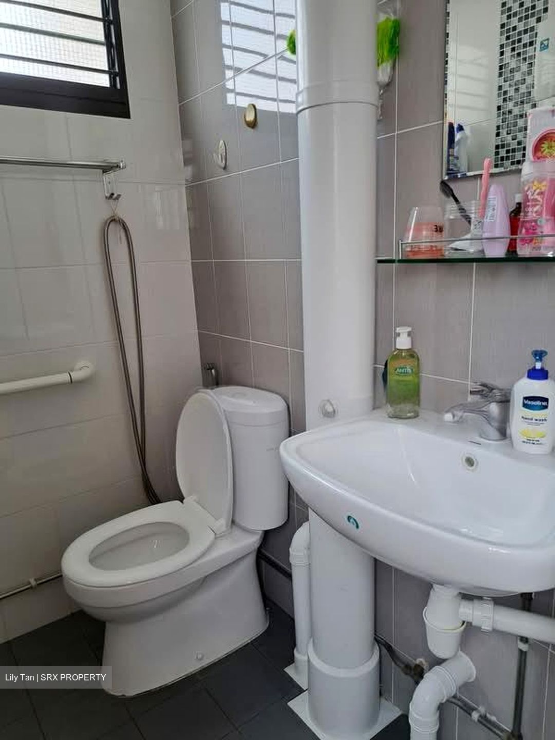 Blk 214 Bedok Town Centre (Bedok), HDB 3 Rooms #559174701